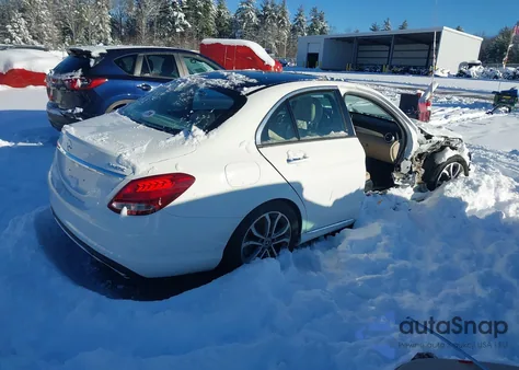 2017 Mercedes-Benz C 300 4Matic из США, поврежденный, VIN 55SWF4KB7HU219841